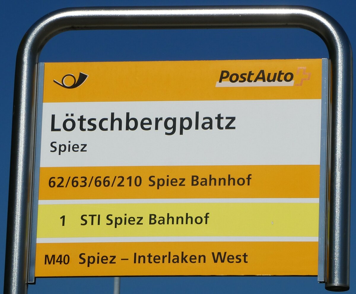 (249'461) - PostAuto/STI-Haltestellenschild - Spiez, L�tschbergplatz - am 3. Mai 2023