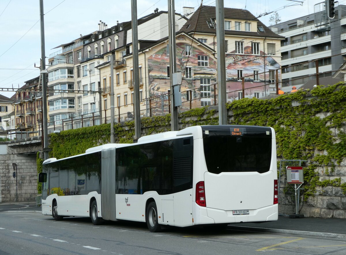 (249'567) - Wieland, Murten - Nr. 122/FR 300'603 - Mercedes (ex Interbus, Yverdon Nr. 209; ex Gschwindl, A-Wien Nr. 8401) am 5. Mai 2023 beim Bahnhof Neuch�tel 