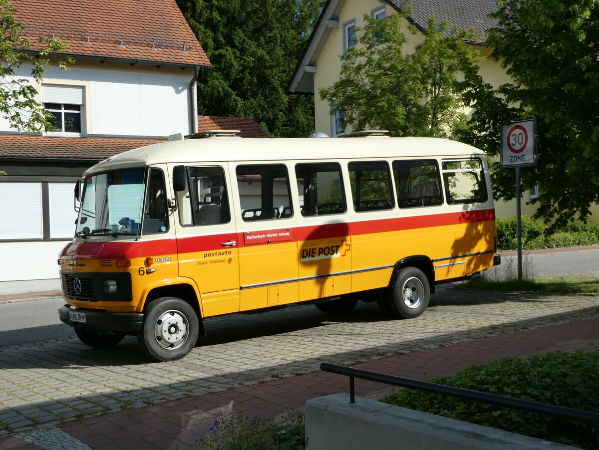 (250'012) - Hahn, M�nchen - Nr. 6/M-MB 309H - Mercedes (ex M�ller, CH-Ennetmoos Nr. 6; ex Portenier, CH-Adelboden Nr. 6/PID 492; ex Geiger, CH-Adelboden Nr. 6) am 3. Juni 2023 in Essenbach, Schulstrasse