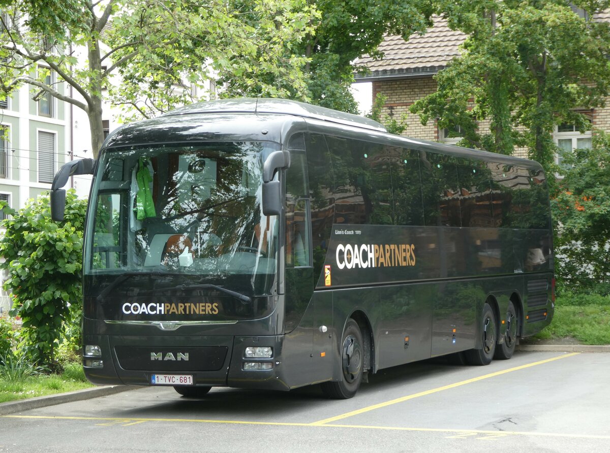 (250'369) - Aus Belgien: Coach Partners - 1-TVC-681 - MAN am 21. Mai 2023 in Z�rich, Sihlquai am 21. Mai 2023 in Z�rich, Sihlquai