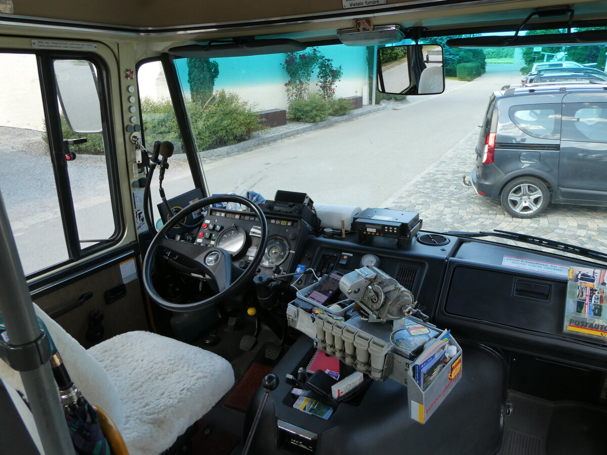 (250'922) - Hahn, M�nchen - Nr. 6/M-MB 309H - Mercedes (ex M�ller, CH-Ennetmoos Nr. 6; ex Portenier, CH-Adelboden Nr. 6/PID 492; ex Geiger, CH-Adelboden Nr. 6) am 3. Juni 2023 in Rottersdorf, Vilstaler Hof (Innenaufnahme)