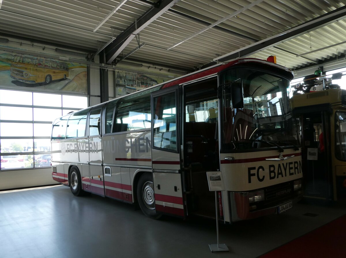 (250'957) - Auw�rter, Pilsting - LAN-KA 80H - Neoplan (ex Kander-Reisen, CH-Frutigen Nr. 1; ex M�ller, CH-Heiden) am 4. Juni 2023 in Pilsting, Auw�rter Automobil-Park 