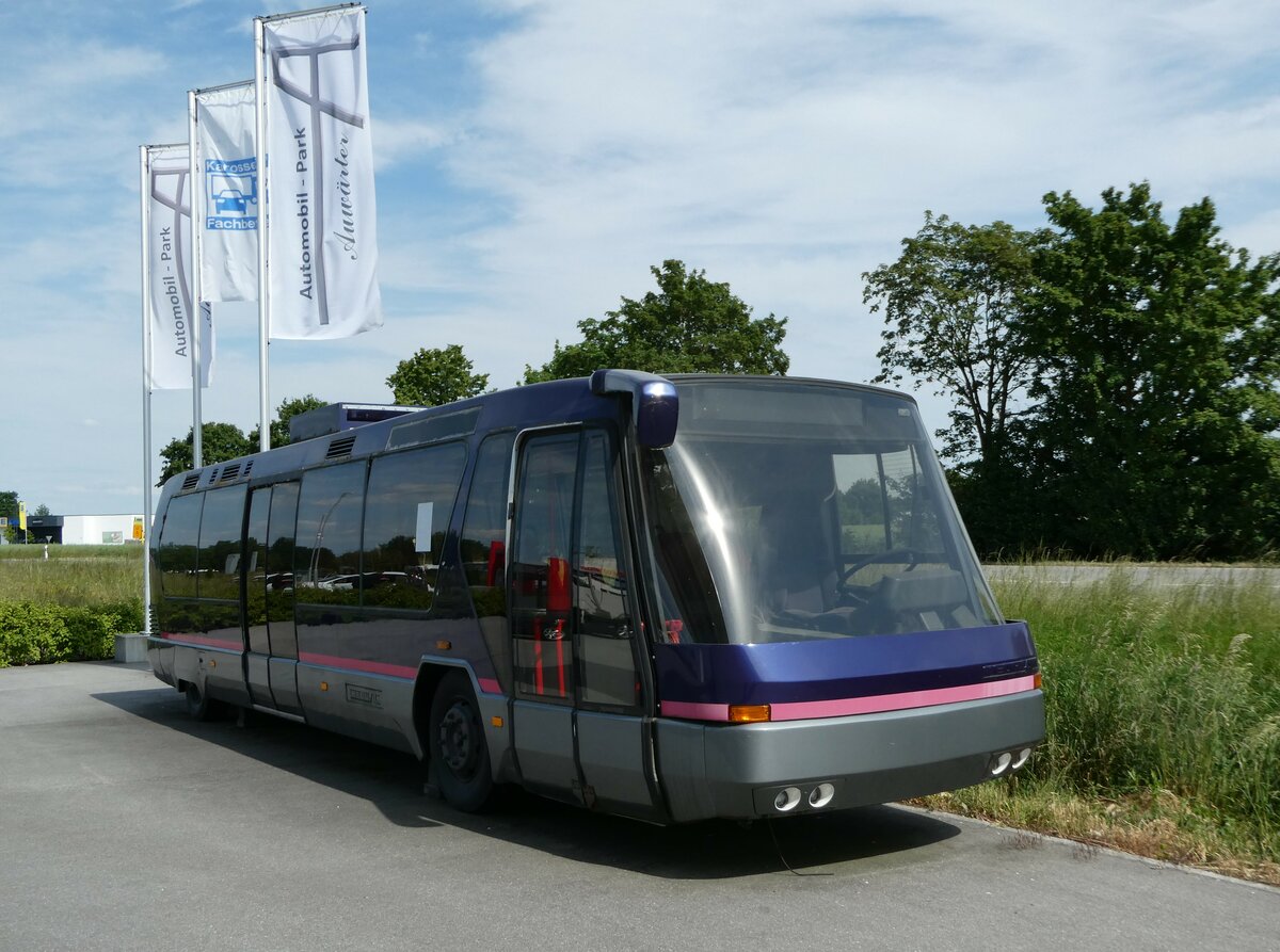 (251'032) - Auw�rter, Pilsting - Neoplan am 4. Juni 2023 in Pilsting, Auw�rter Automobil-Park