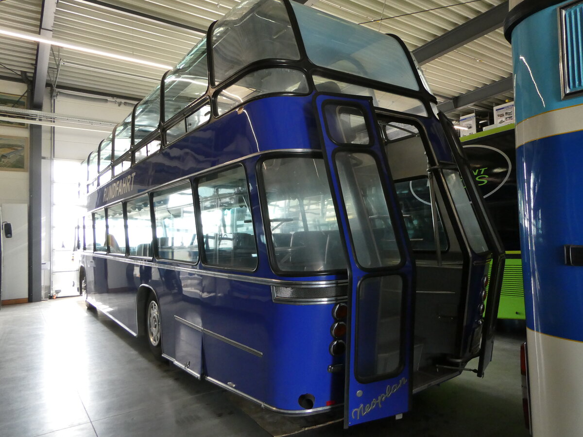 (251'041) - Berolina, Berlin (Auw�rter) - DGF-AU 65H - Neoplan am 4. Juni 2023 in Pilsting, Auw�rter Automobil-Park