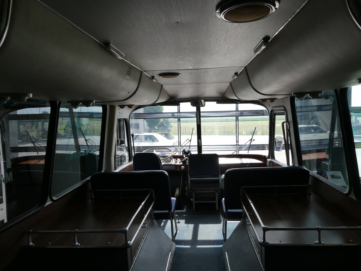 (251'044) - Berolina, Berlin (Auw�rter) - DGF-AU 65H - Neoplan am 4. Juni 2023 in Pilsting, Auw�rter Automobil-Park (Innenaufnahme)