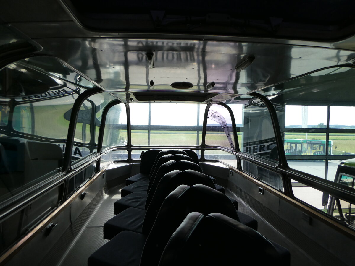 (251'048) - Berolina, Berlin (Auw�rter) - DGF-AU 65H - Neoplan am 4. Juni 2023 in Pilsting, Auw�rter Automobil-Park (Innenaufnahme)
