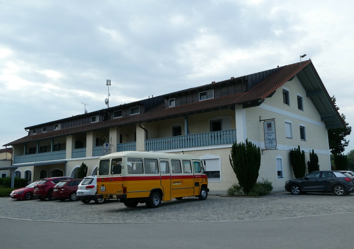 (251'064) - Hahn, M�nchen - Nr. 6/M-MB 309H - Mercedes (ex M�ller, CH-Ennetmoos Nr. 6; ex Portenier, CH-Adelboden Nr. 6/PID 492; ex Geiger, CH-Adelboden Nr. 6) am 5. Juni 2023 in Rottersdorf, Vilstaler Hof