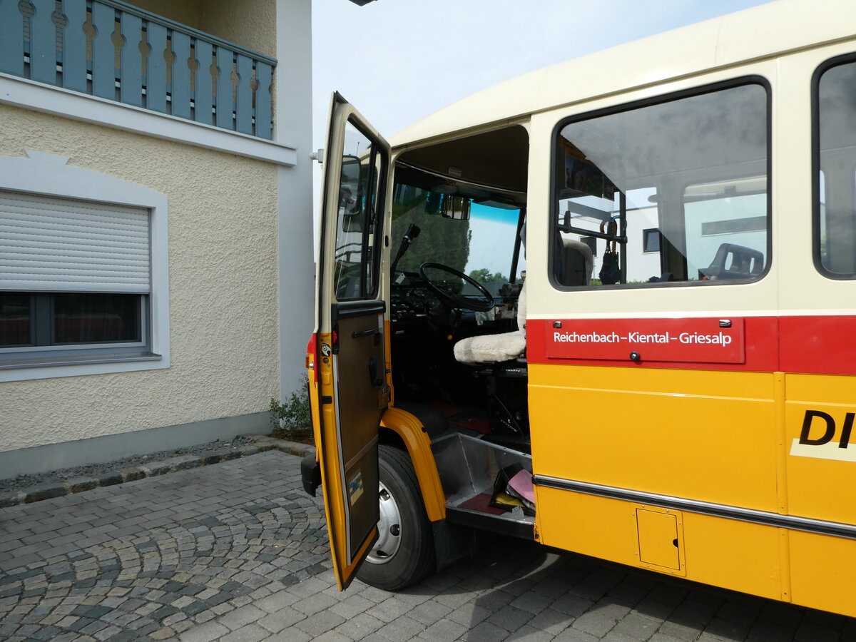 (251'066) - Hahn, M�nchen - Nr. 6/M-MB 309H - Mercedes (ex M�ller, CH-Ennetmoos Nr. 6; ex Portenier, CH-Adelboden Nr. 6/PID 492; ex Geiger, CH-Adelboden Nr. 6) am 5. Juni 2023 in Rottersdorf, Vilstaler Hof (Teilaufnahme)