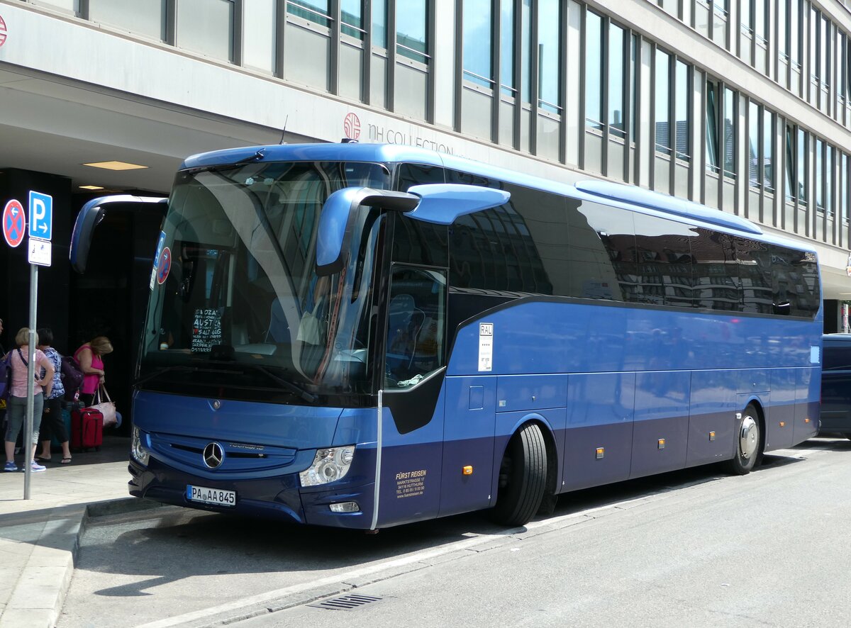 (251'075) - F�rst, Hutthurm - PA-AA 845 - Mercedes am 5. Juni 2023 beim Hauptbahnhof M�nchen