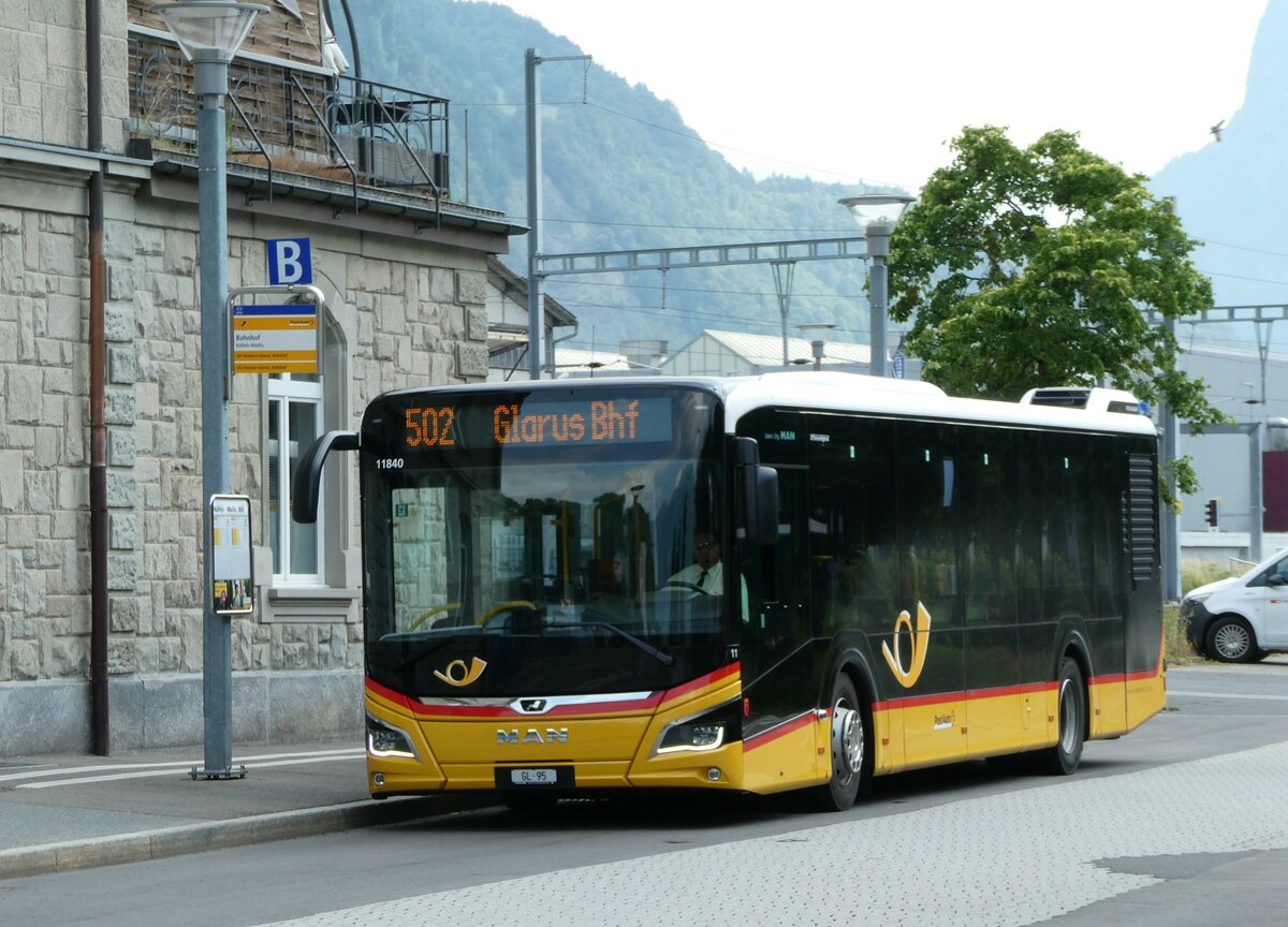 (251'325) - Niederer, Filzbach - Nr. 11/GL 95/PID 11'840 - MAN am 10. Juni 2023 beim Bahnhof N�fels-Mollis