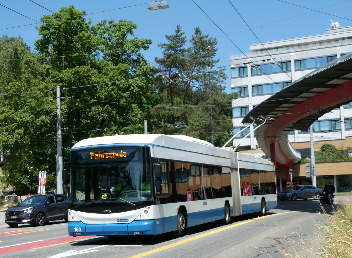 (251'455) - VBZ Z�rich - Nr. 163 - Hess/Hess Gelenktrolleybus am 13. Juni 2023 in Z�rich, Bucheggplatz