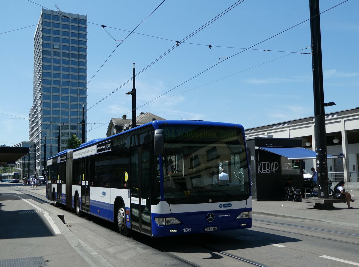 (251'469) - VBZ Z�rich - Nr. 186/ZH 959'186 - Mercedes (ex VZO Gr�ningen Nr. 107) am 13. Juni 2023 beim Bahnhof Z�rich Oerlikon