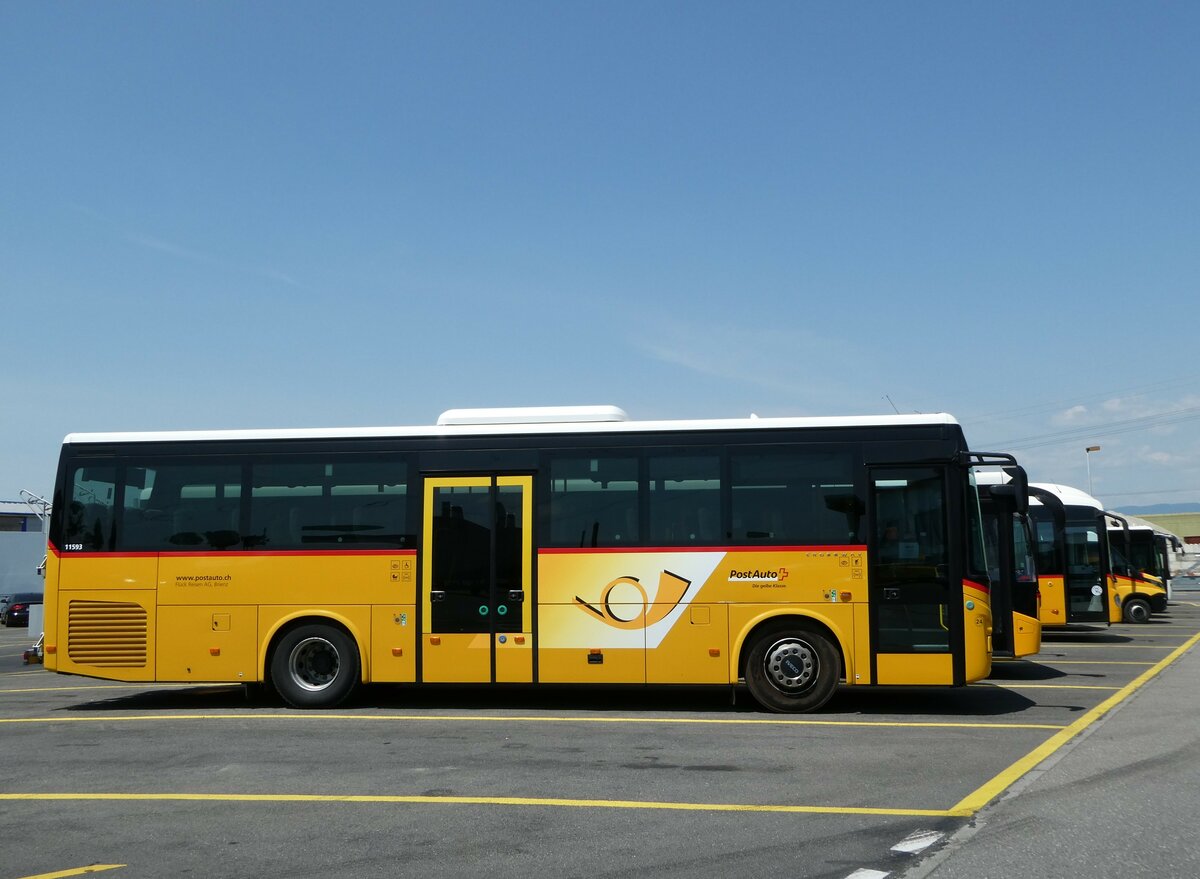 (251'600) - Fl�ck, Brienz - Nr. 24/BE 868'724/PID 11'593 - Iveco am 17. Juni 2023 in Kerzers, Interbus