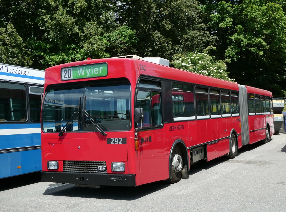 (251'687) - Bernmobil, Bern (SOB) - Nr. 292 - Volvo/R&J-Hess-Gangloff am 18. Juni 2023 in Burgdorf, �kihof Ziegelgut