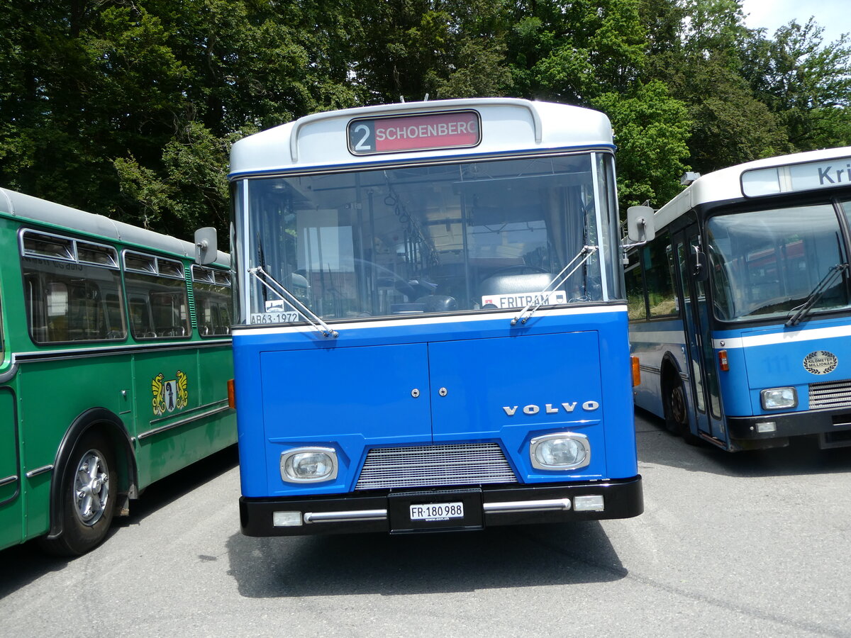 (251'700) - TF Fribourg (CTF) - Nr. 63/FR 180'988 - Volvo/Hess (ex TPF Fribourg Nr. 63; ex TF Fribourg Nr. 63) am 18. Juni 2023 in Burgdorf, �kihof Ziegelgut