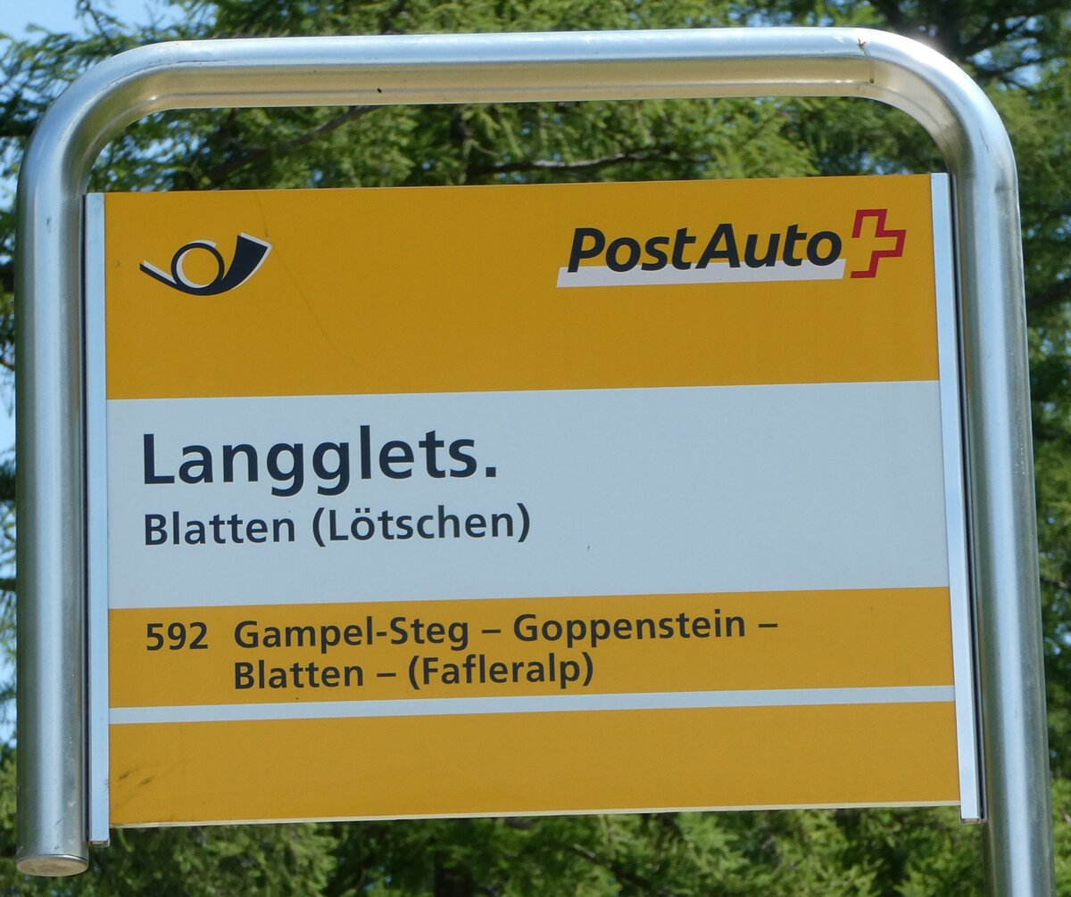 (252'099) - PostAuto-Haltestellenschild - Blatten (L�tschen), Langglets. - am 26. Juni 2023