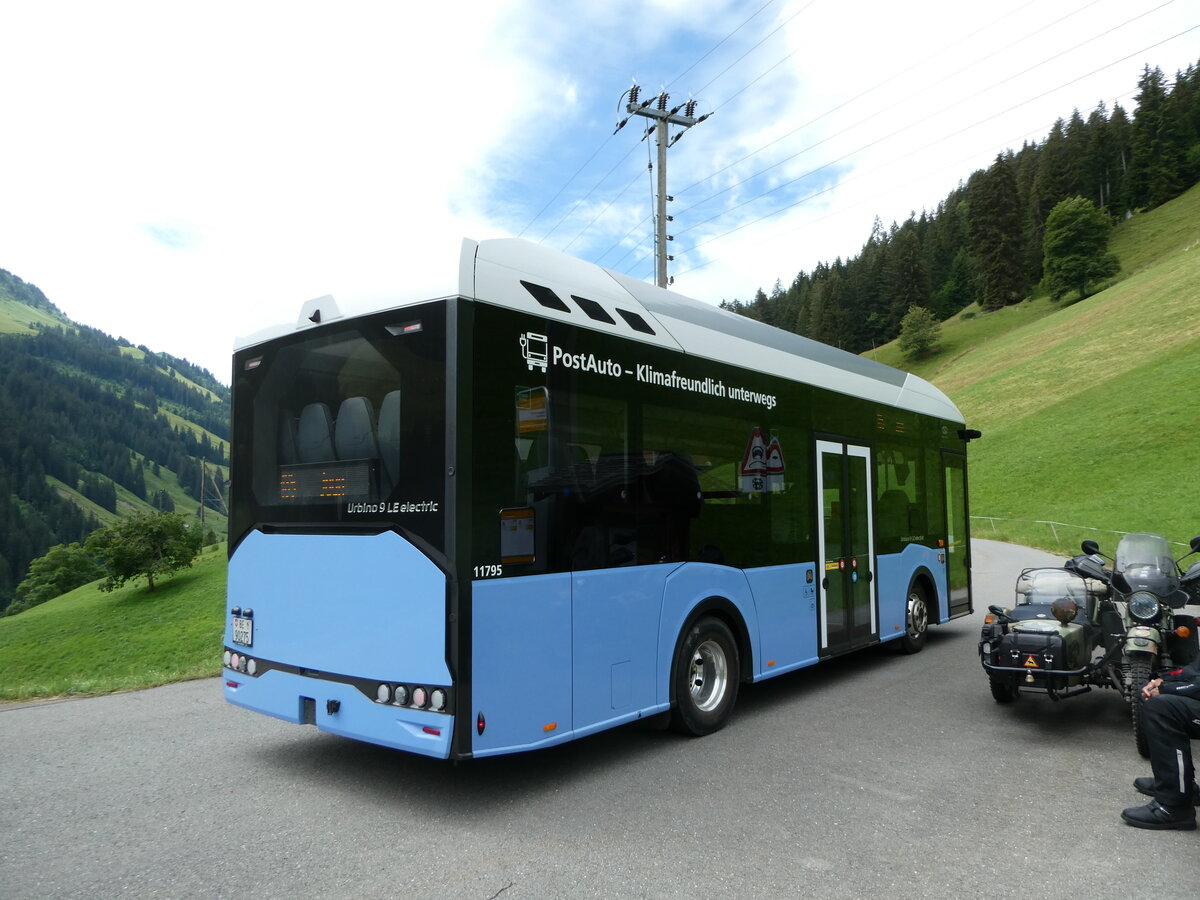 (252'189) - PostAuto Bern - BE 90'275/PID 11'795 - Solaris (ex BE 610'546) am 1. Juli 2023 in Abl�ndschen, Chappelematte