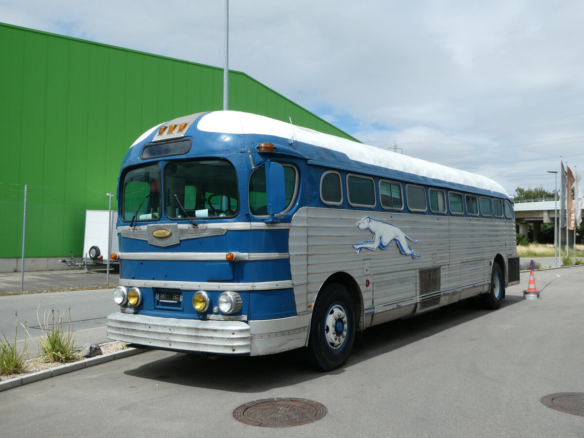 (252'225) - Greyhoundbus, Murten - GMC (ex Wooster, Z�rich; ex Northland Greyhound Lines, USA-Minneapolis Nr. N796) am 1. Juli 2023 in Kerzers, Interbus