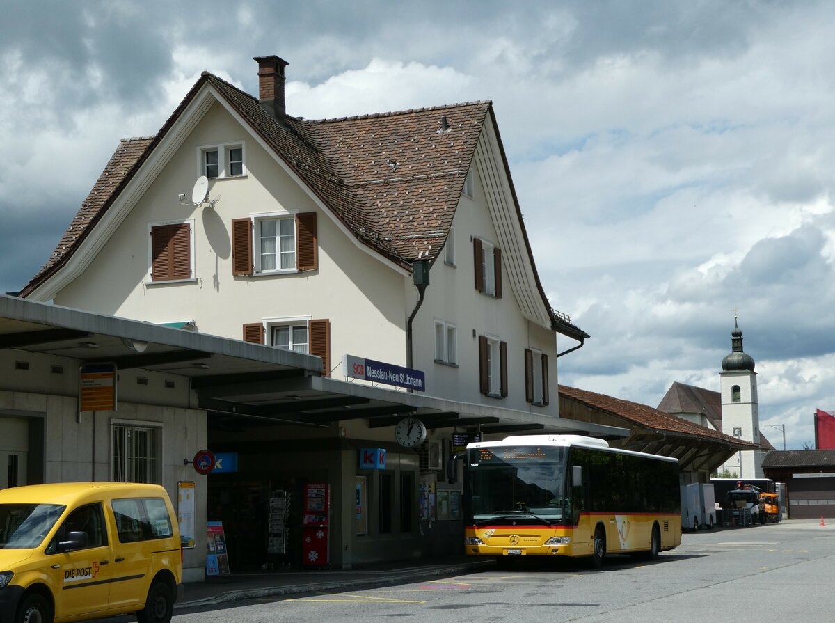 (252'338) - PostAuto Ostschweiz - SG 356'488/PID 5690 - Mercedes (ex Schmidt, Oberb�ren) am 4. Juli 2023 beim Bahnhof Nesslau-Neu St. Johann