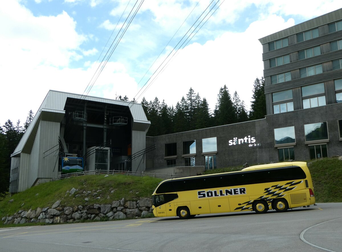 (252'355) - Aus Deutschland: S�llner, Regensburg - R-ES 528 - Neoplan am 4. Juli 2023 in Schw�galp, S�ntis-Schwebebahn