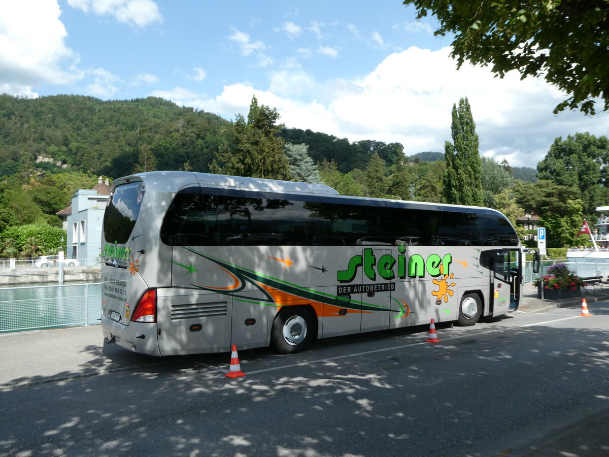 (252'385) - Steiner, Messen - SO 47'147 - Neoplan am 6. Juli 2023 bei der Schiffl�ndte Thun