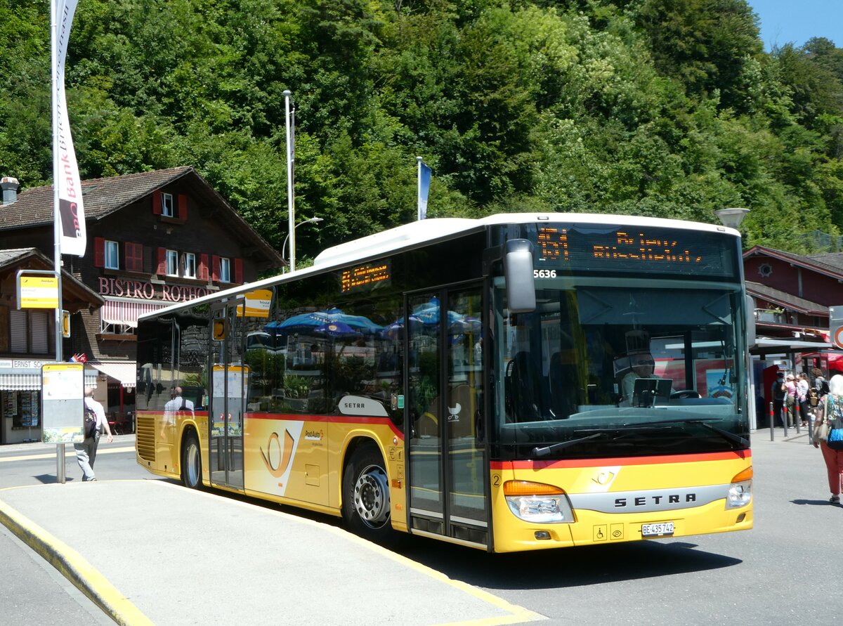 (252'651) - Fl�ck, Brienz - Nr. 2/BE 435'742/PID 5636 - Setra am 14. Juli 2023 beim Bahnhof Brienz