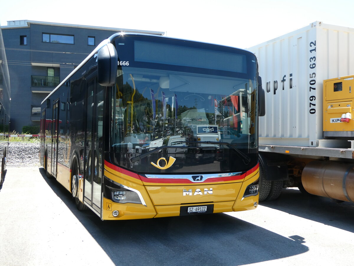 (252'715) - PostAuto Ostschweiz - SZ 69'122/PID 11'666 - MAN (ex Lienert&Ehrler, Einsiedeln) am 15. Juli 2023 in Schmerikon, Thomann