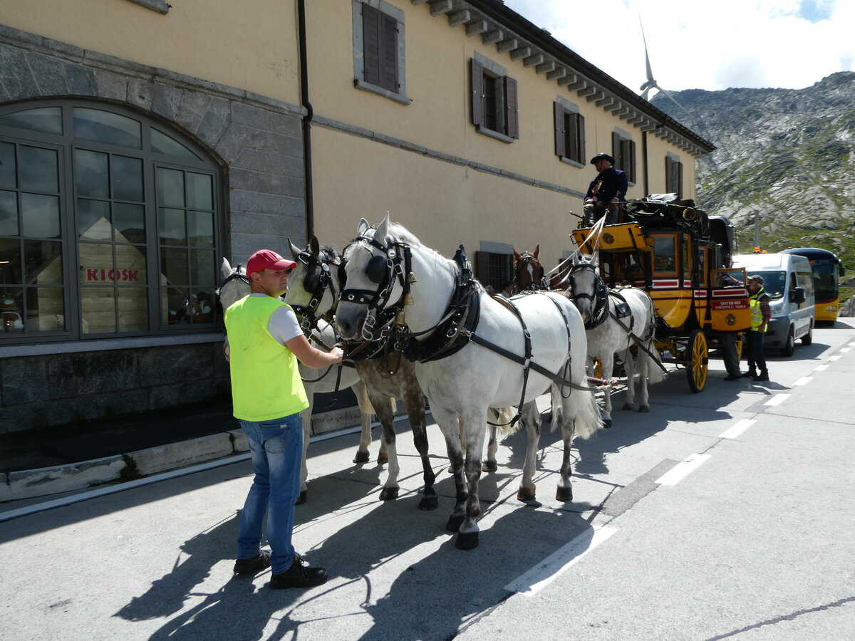 (253'029) - Postkutsche - PID 2712 - am 25. Juli 2023 in Gotthard, Passh�he