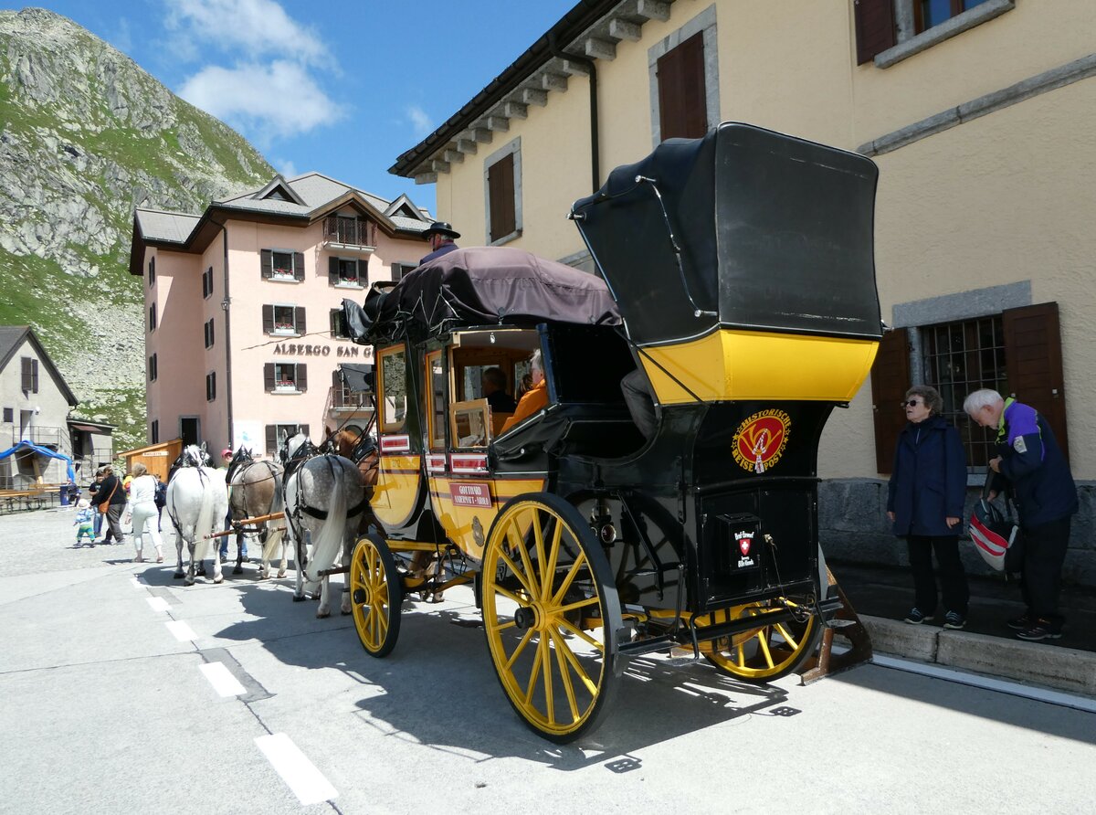 (253'030) - Postkutsche - PID 2712 - am 25. Juli 2023 in Gotthard, Passh�he