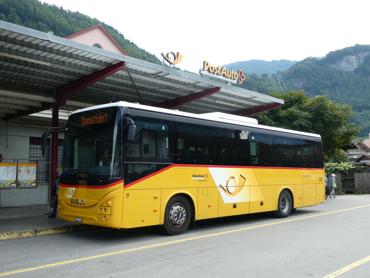 (253'113) - Fl�ck, Brienz - Nr. 24/BE 868'724/PID 11'593 - Iveco am 29. Juli 2023 in Meiringen, Postautostation
