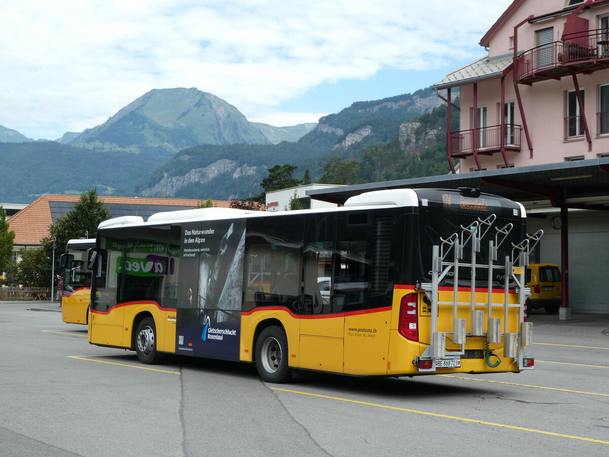 (253'120) - Fl�ck, Brienz - Nr. 23/BE 868'723/PID 11'528 - Mercedes am 29. Juli 2023 in Meiringen, Postautoatation