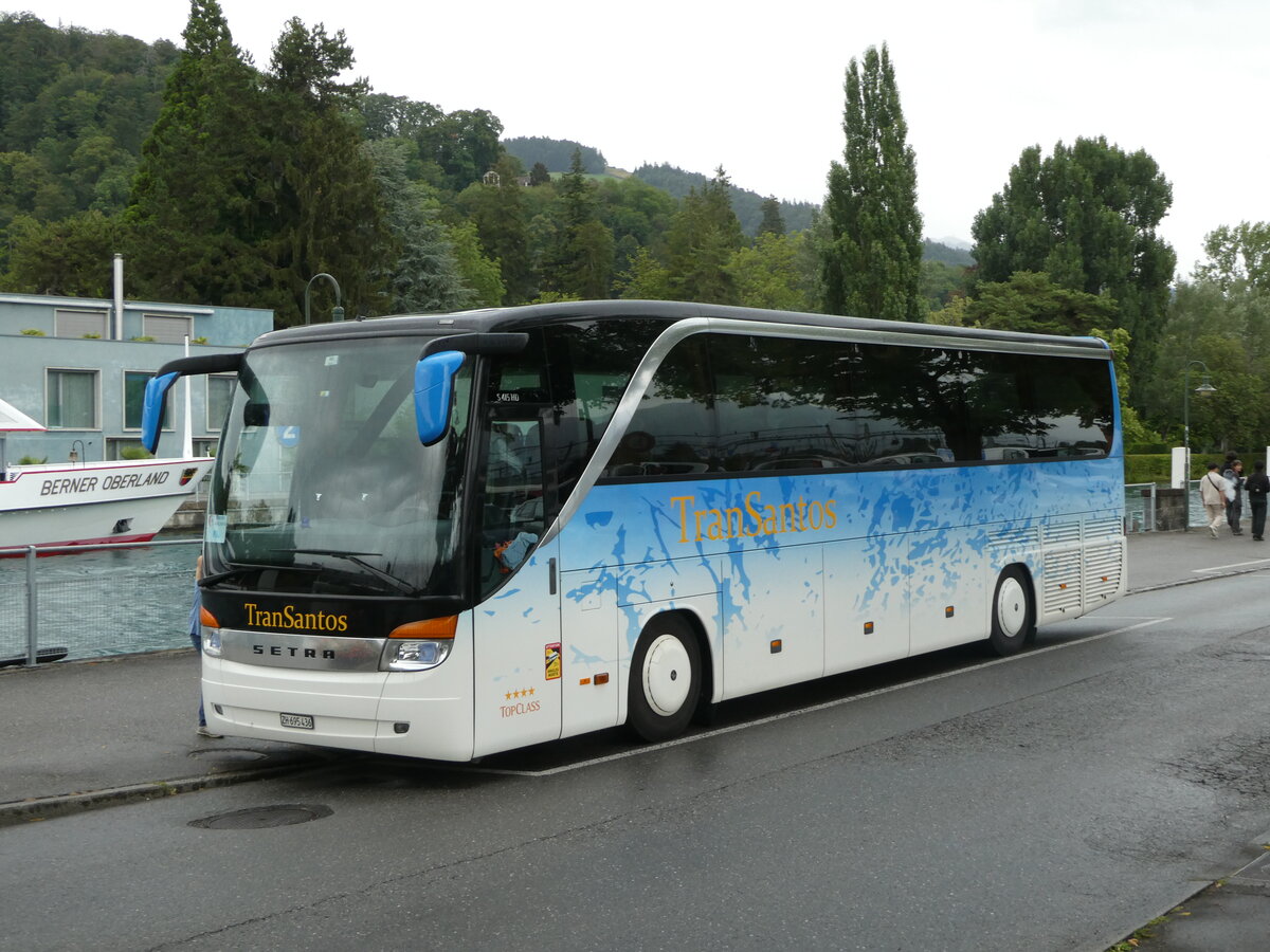 (253'164) - TranSantos, Sch�fflisdorf - ZH 695'436 - Setra am 29. Juli 2023 bei der Schiffl�ndte Thun