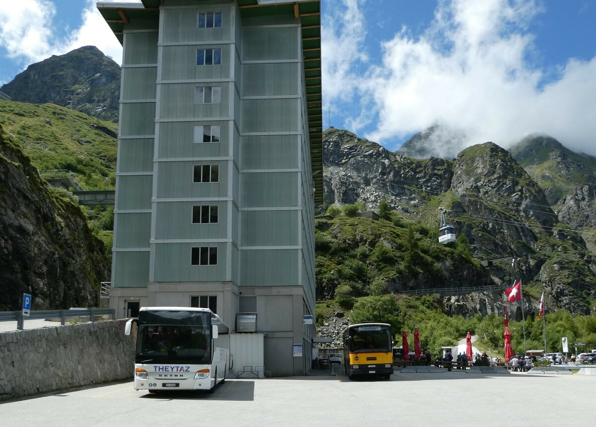 (253'216) - Theytaz, Sion - VS 11'009 - Setra + Oser, B�rchen - VS 93'575 - NAW/Lauber (ex Epiney, Ayer PID 1076) am 30. Juli 2023 in Dixence, Le Chargeur