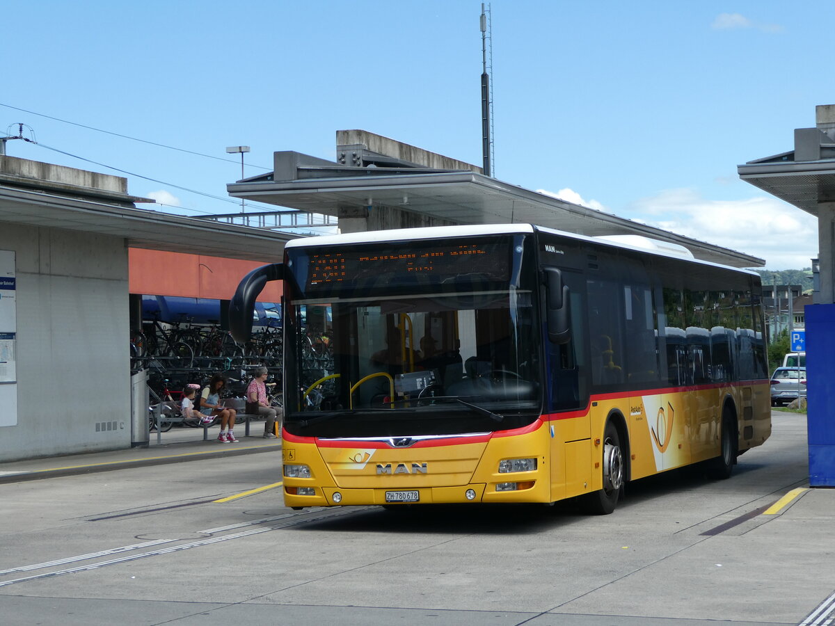 (253'342) - PostAuto Z�rich - Nr. 345/ZH 780'678/PID 10'886 - MAN am 3. August 2023 beim Bahnhof Baar