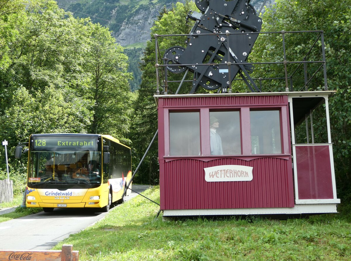 (253'405) - Grindelwaldbus, Grindelwald - Nr. 18/BE 382'871 - MAN/G�ppel am 5. August 2023 in Grindelwald, Oberer Gletscher