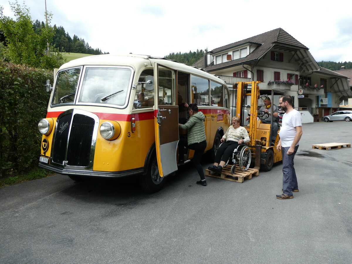 (253'555) - Schmid, Th�rishaus - Nr. 3/BE 26'760 - Saurer/Gangloff (ex Geiger, Adelboden Nr. 3) am 9. August 2023 in Rinderbach, Rest. zur S�ge (mit  Rollstuhllift )