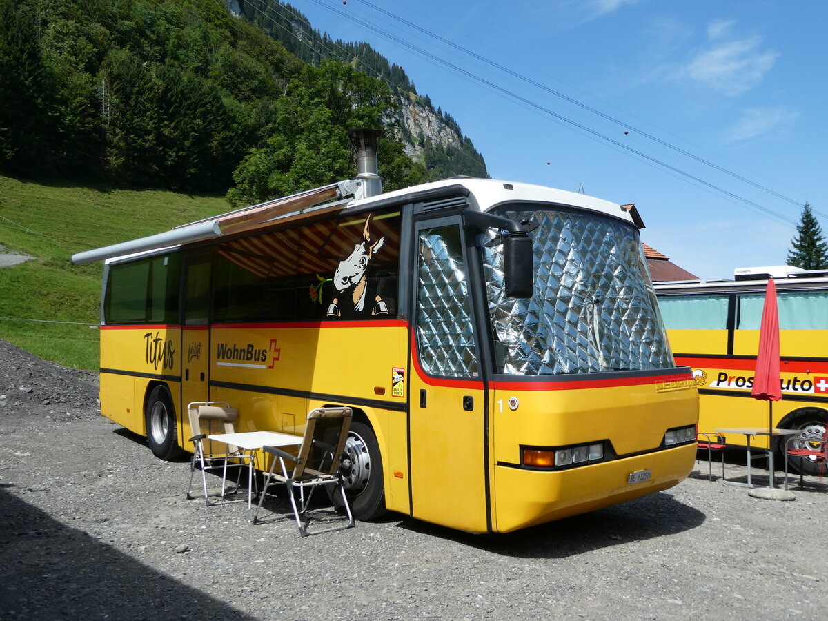 (253'995) - L�thi, Kr�iligen - Nr. 1/BE 61'250 - Neoplan (ex Autopostale, Croglio PID 3122) am 19. August 2023 in Hoch-Ybrig, Talstation Weglosen