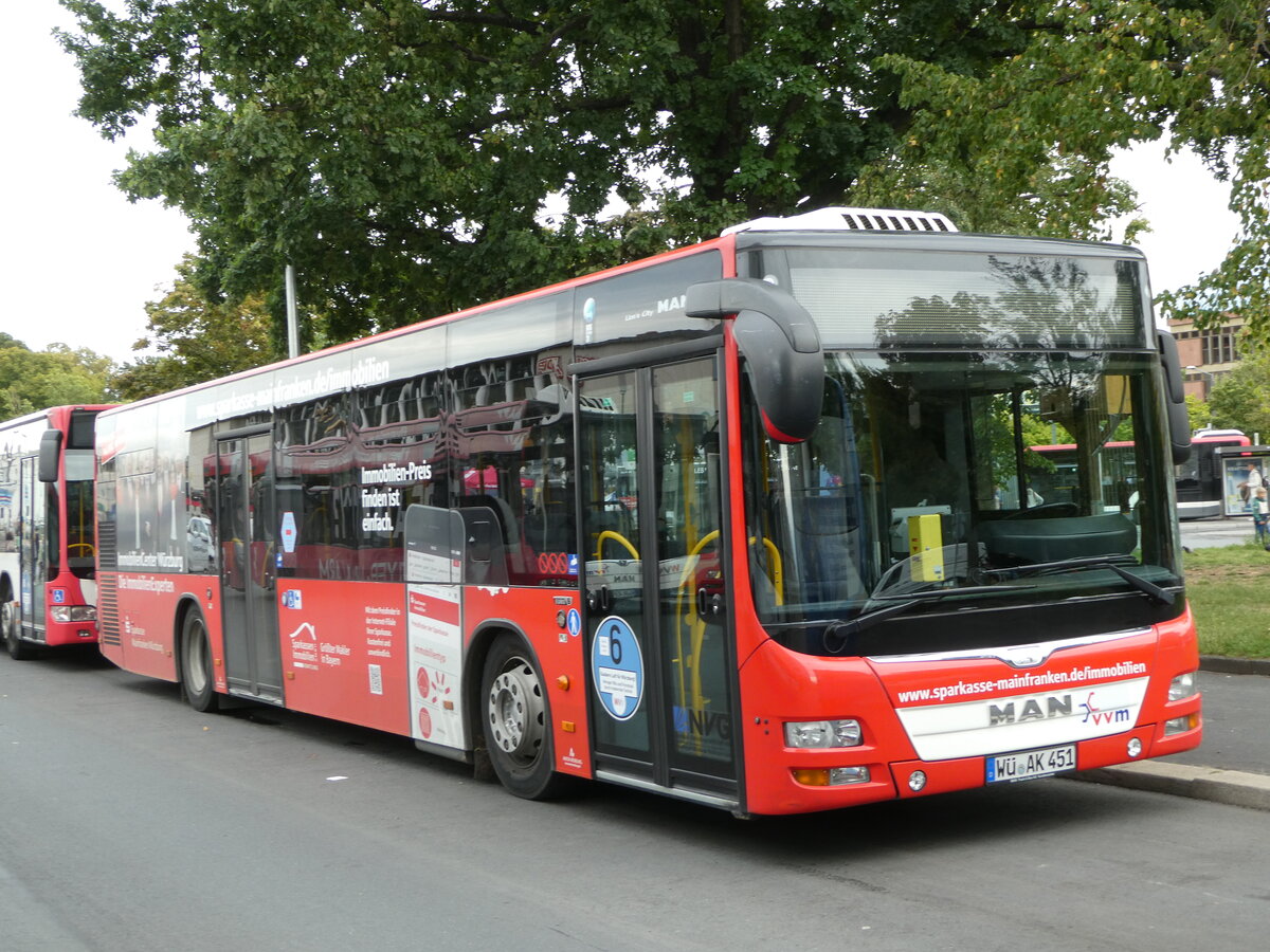 (254'321) - NVG W�rzburg - Nr. 451/W�-AK 451 - MAN am 29. August 2023 beim Bahnhof W�rzburg