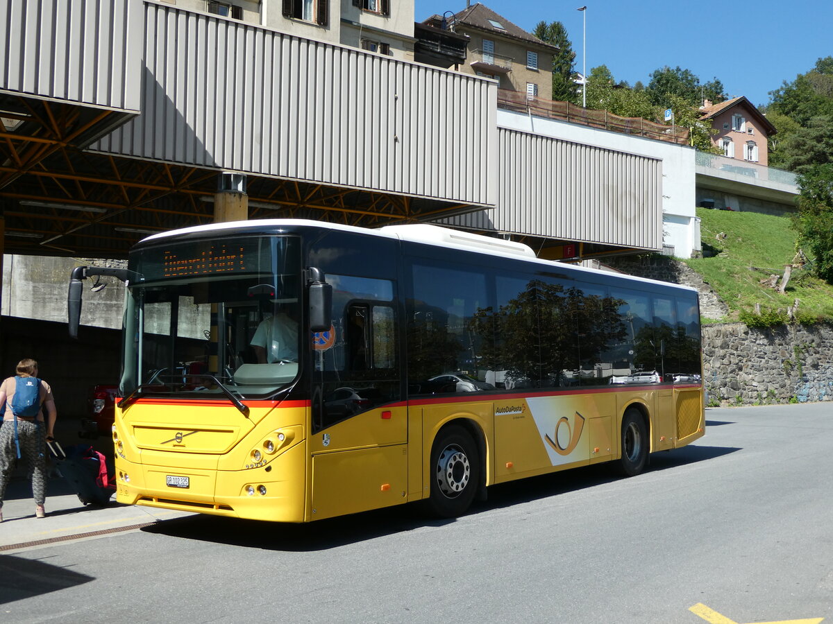 (254'896) - PostAuto Graub�nden - GR 102'325/PID 10'937 - Volvo am 8. September 2023 in Thusis, Postautostation