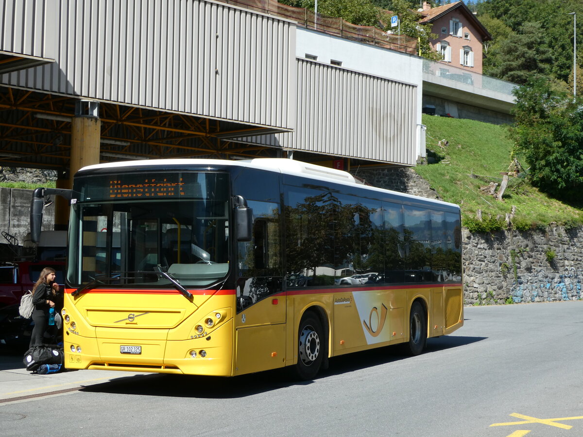 (254'899) - PostAuto Graub�nden - GR 102'325/PID 10'937 - Volvo am 8. September 2023 in Thusis, Postautostation