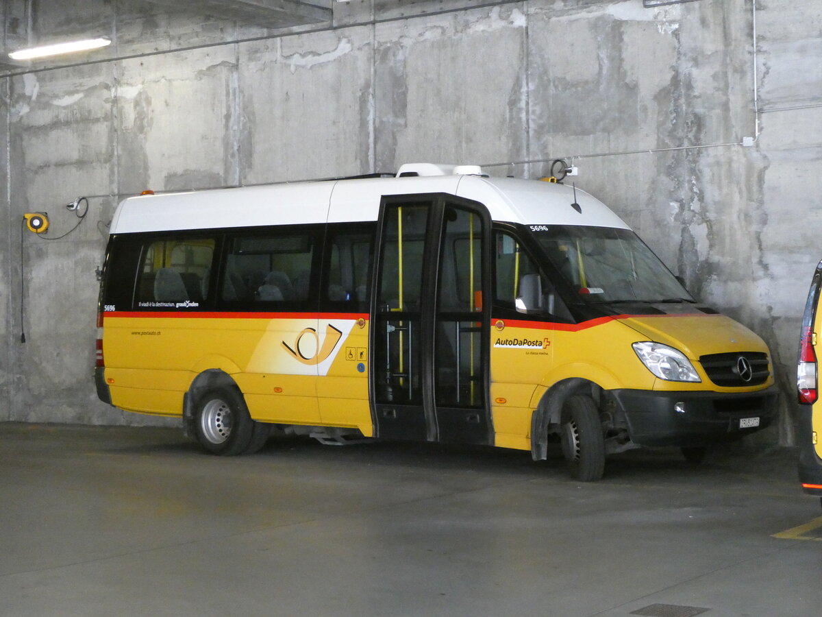 (254'910) - PostAuto Graub�nden - GR 51'479/PID 5696 - Mercedes am 8. September 2023 in Thusis, Postautostation