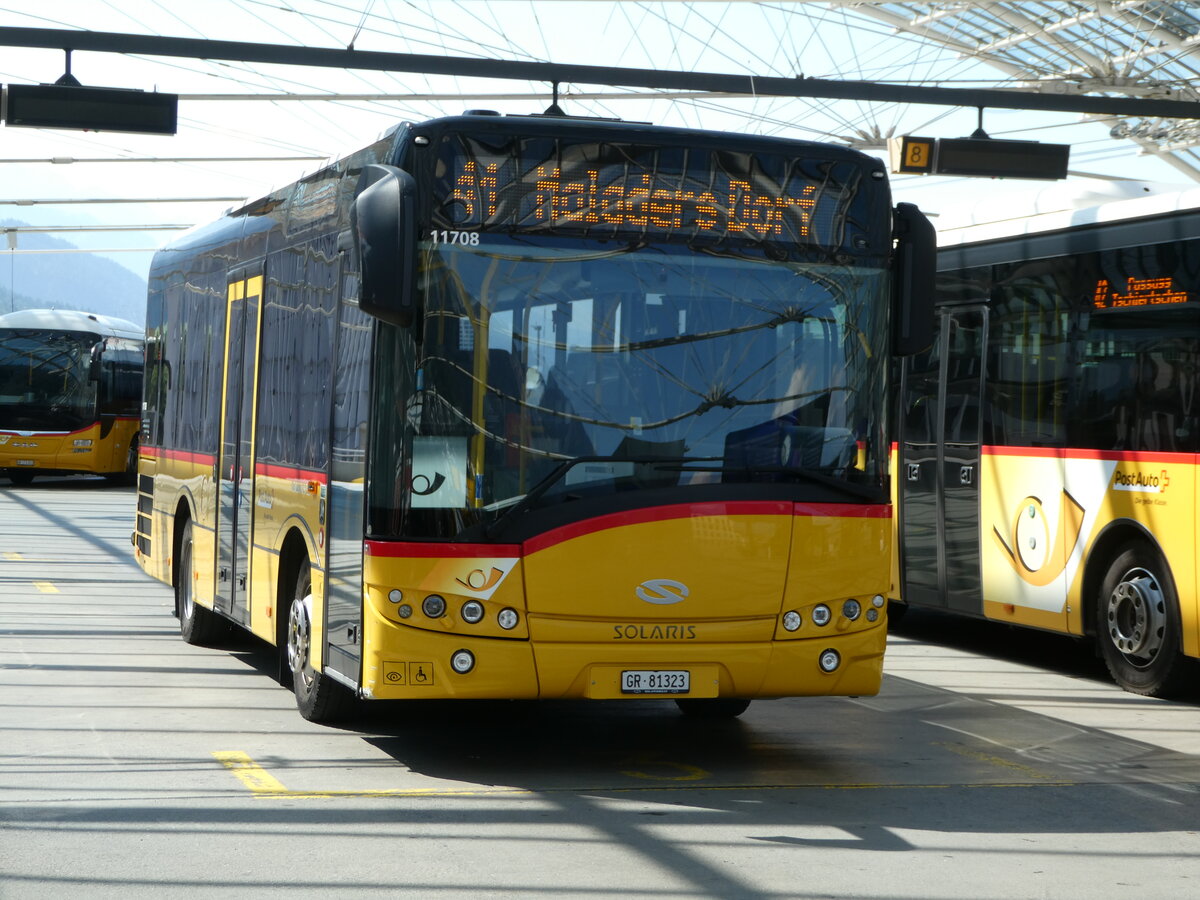 (254'919) - PostAuto Graub�nden - GR 81'323/PID 11'708 - Solaris am 8. September 2023 in Chur, Postautostation