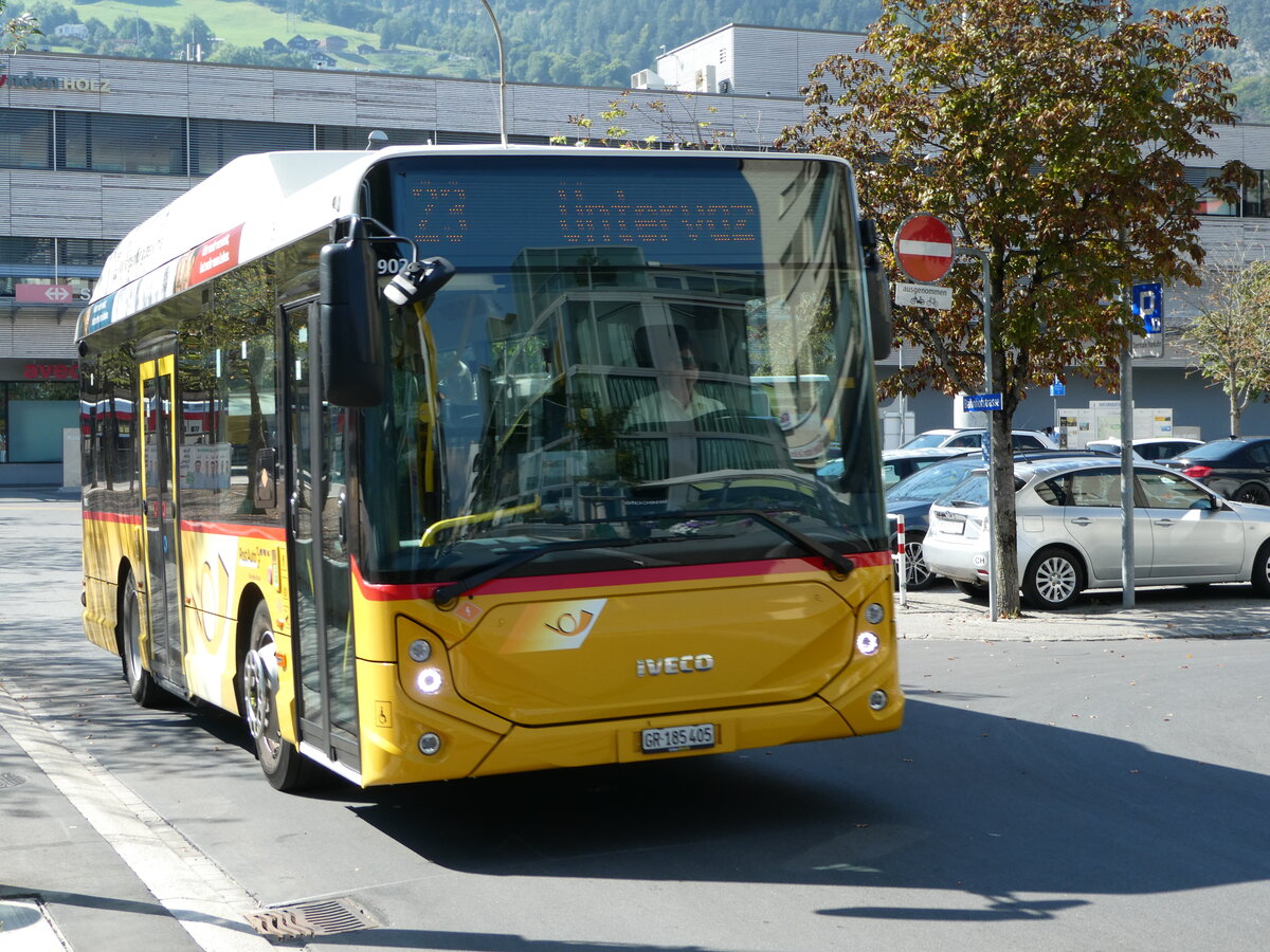 (254'945) - Gessinger, Bad Ragaz - GR 185'405/PID 11'902 - Heuliez-Iveco am 8. September 2023 in Landquart, Bahnhofstrasse