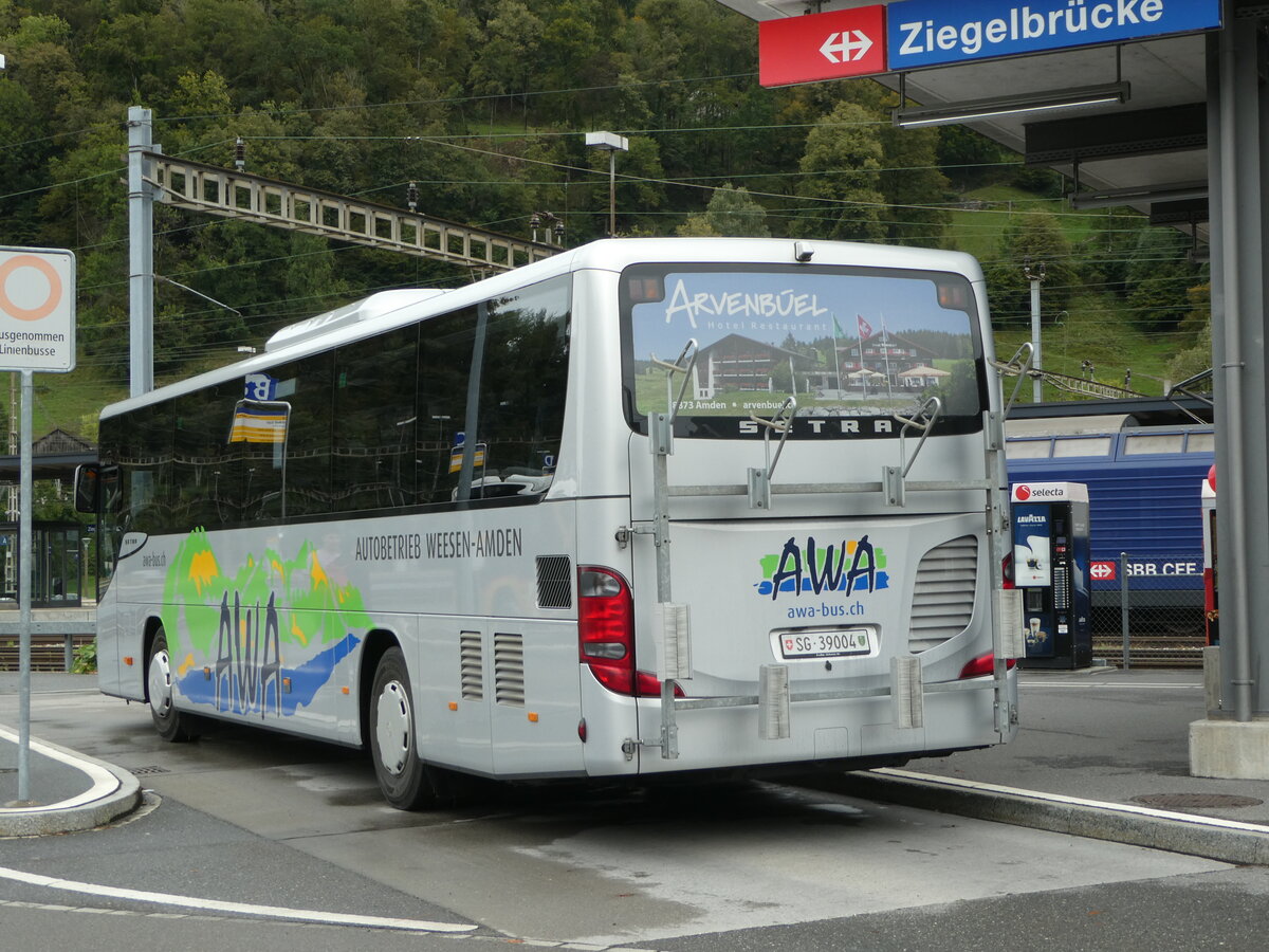 (255'415) - AWA Amden - Nr. 4/SG 39'004 - Setra am 18. September 2023 beim Bahnhof Ziegelbr�cke