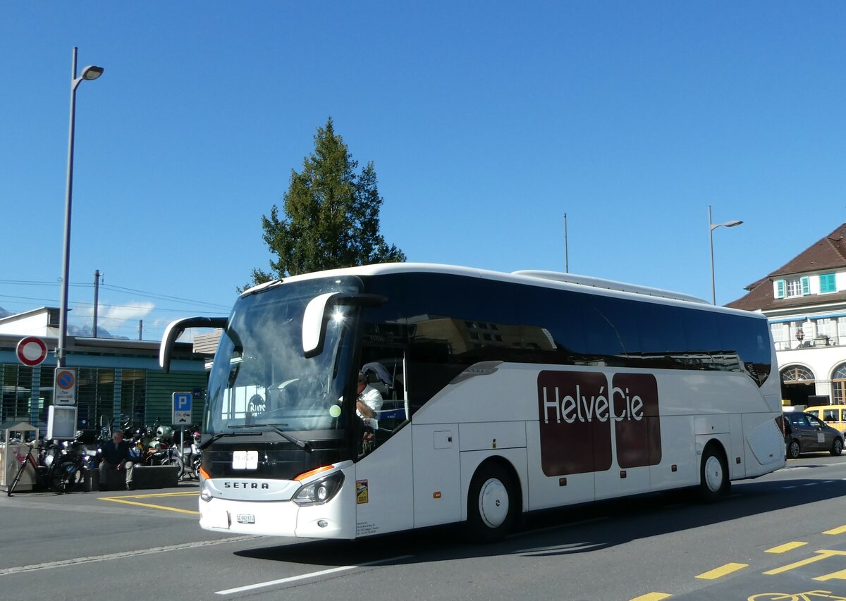 (255'446) - Helv�Cie, Satigny - Nr. 31'081/GE 962'874 - Setra am 20. September 2023 beim Bahnhof Thun