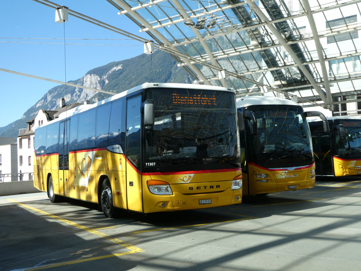 (255'583) - PostAuto Graub�nden - GR 179'707/PID 11'307 - Setra am 26. September 2023 in Chur, Postautostation
