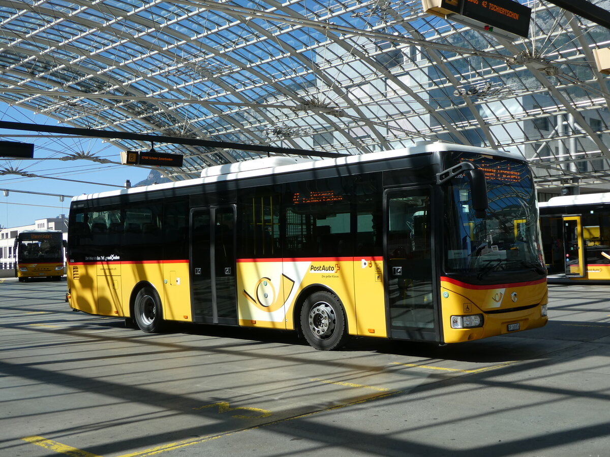 (255'598) - PostAuto Graub�nden - GR 158'874/PID 5590 - Irisbus am 26. September 2023 in Chur, Postautostation