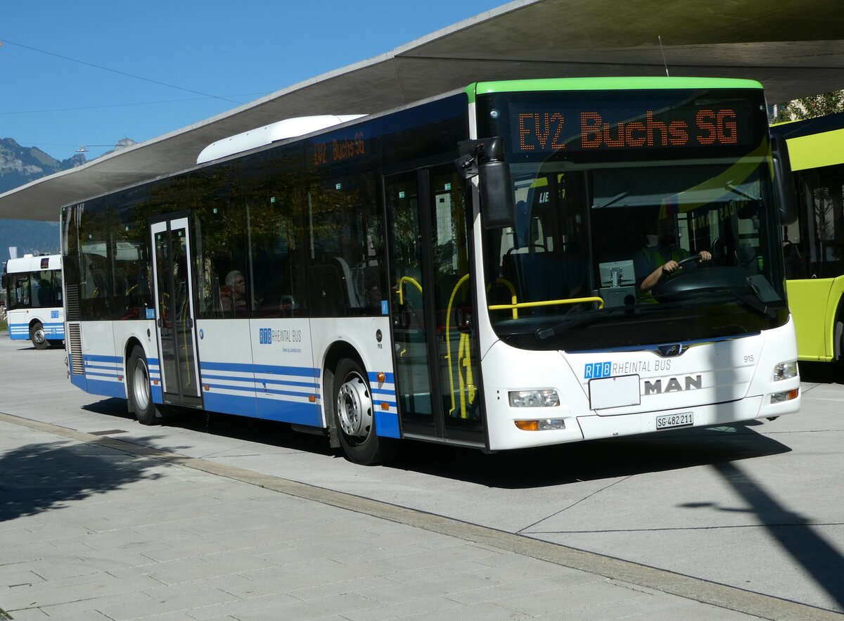 (255'609) - RTB Altst�tten - Nr. 915/SG 482'211 - MAN (ex PostBus/A BD 15'345) am 26. September 2023 beim Bahnhof Buchs