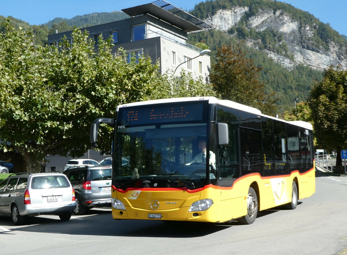 (255'831) - Fl�ck, Brienz - Nr. 21/BE 868'721/PID 11'212 - Mercedes am 2. Oktober 2023 in Meiringen, Postautostation