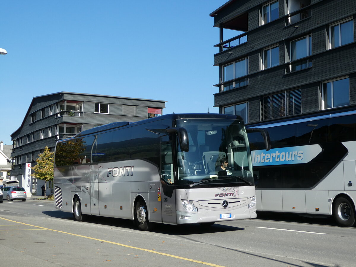 (256'128) - Aus Italien: Fonti, Citt� di Castello - FT-410 YF - Mercedes am 16. Oktober 2023 beim Bahnhof Giswil